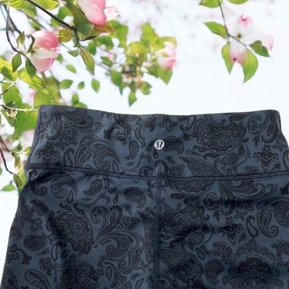 Lululemon Wunder Under Paisley Capri Size 6 - Picture 5 of 7